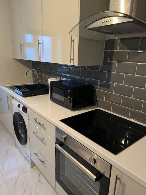 Potters Hideout- 2 Bedroom 2 Bathroom Apartment Watford  Exterior foto